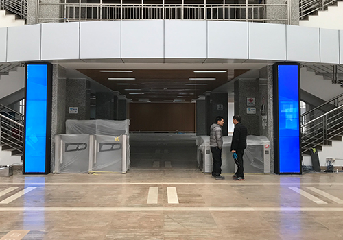 寧夏大學懷遠校區(qū)圖書館 瀑布流觸摸屏